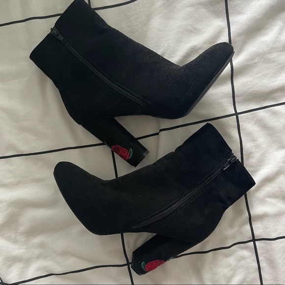 Rose Embroidered Black Booties - Picture 5 of 6